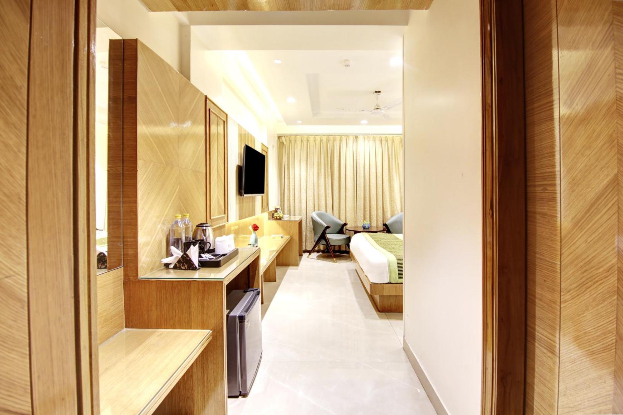 Hotel Krishna Plaza 'New Delhi' - By M S Hospitality Zewnętrze zdjęcie