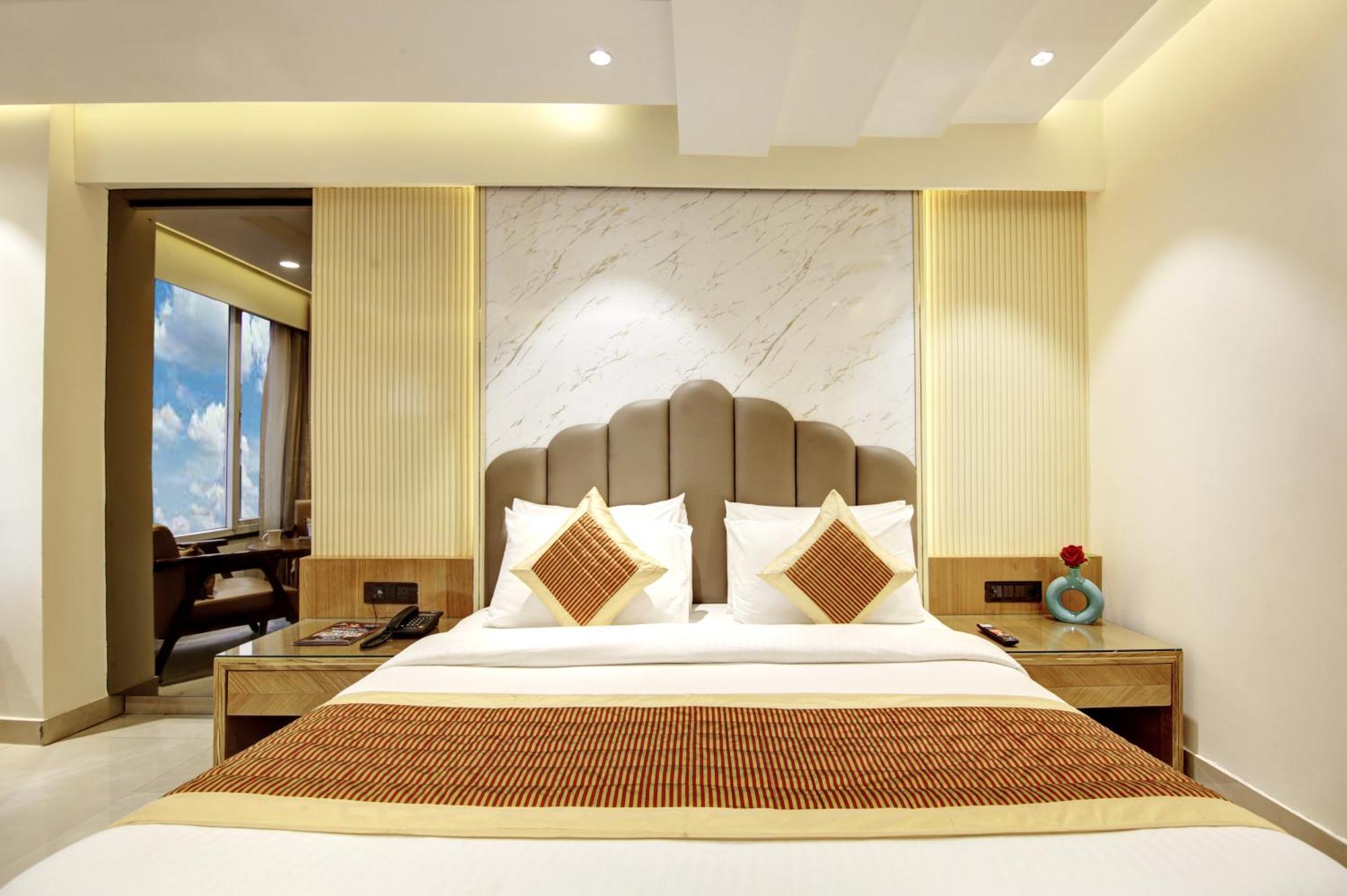 Hotel Krishna Plaza 'New Delhi' - By M S Hospitality Zewnętrze zdjęcie