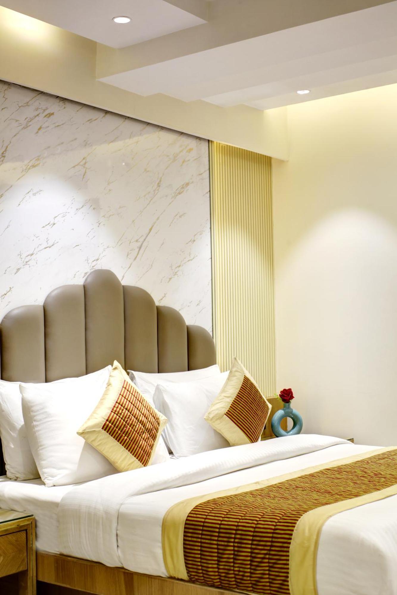 Hotel Krishna Plaza 'New Delhi' - By M S Hospitality Zewnętrze zdjęcie
