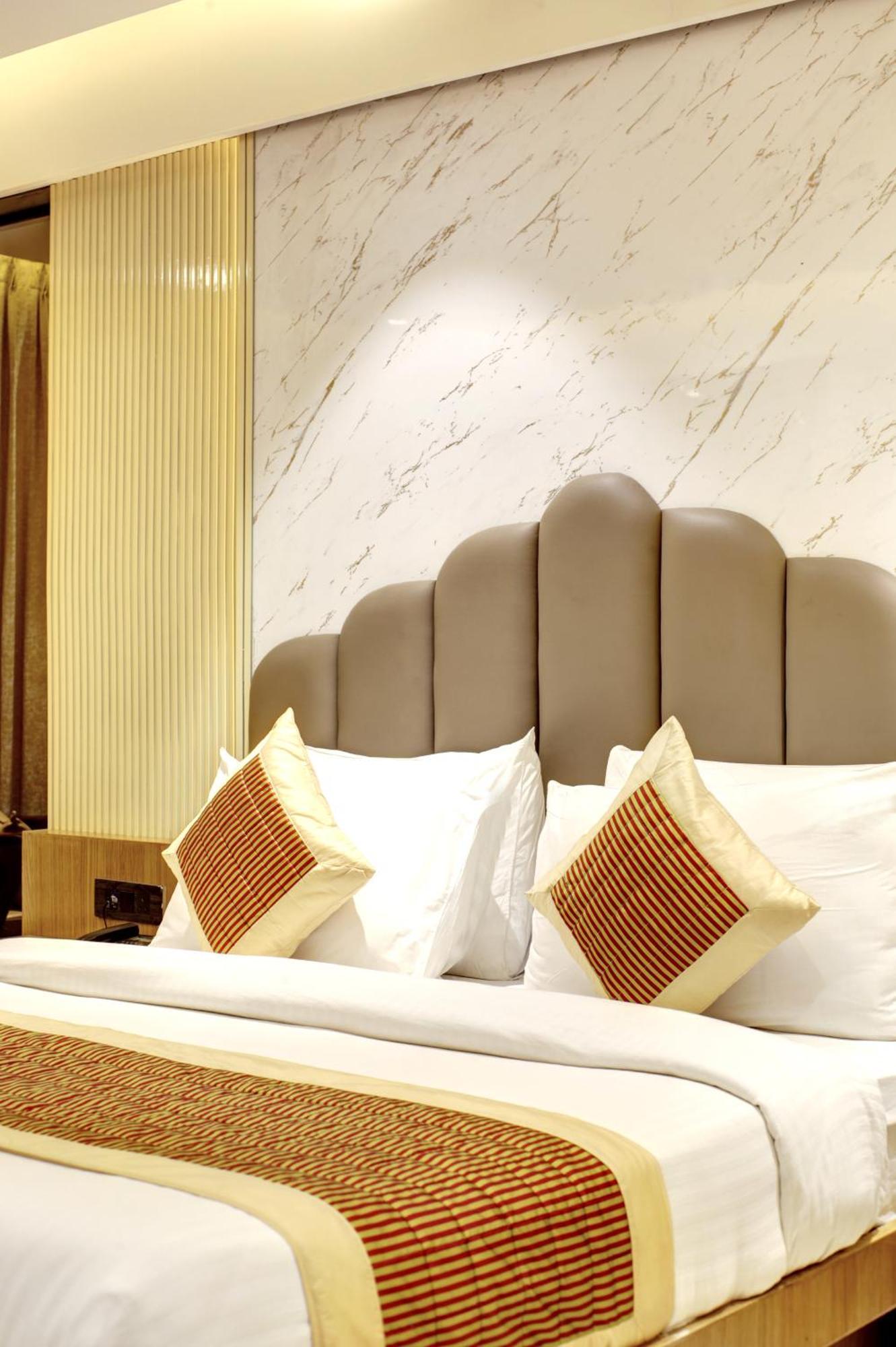 Hotel Krishna Plaza 'New Delhi' - By M S Hospitality Zewnętrze zdjęcie