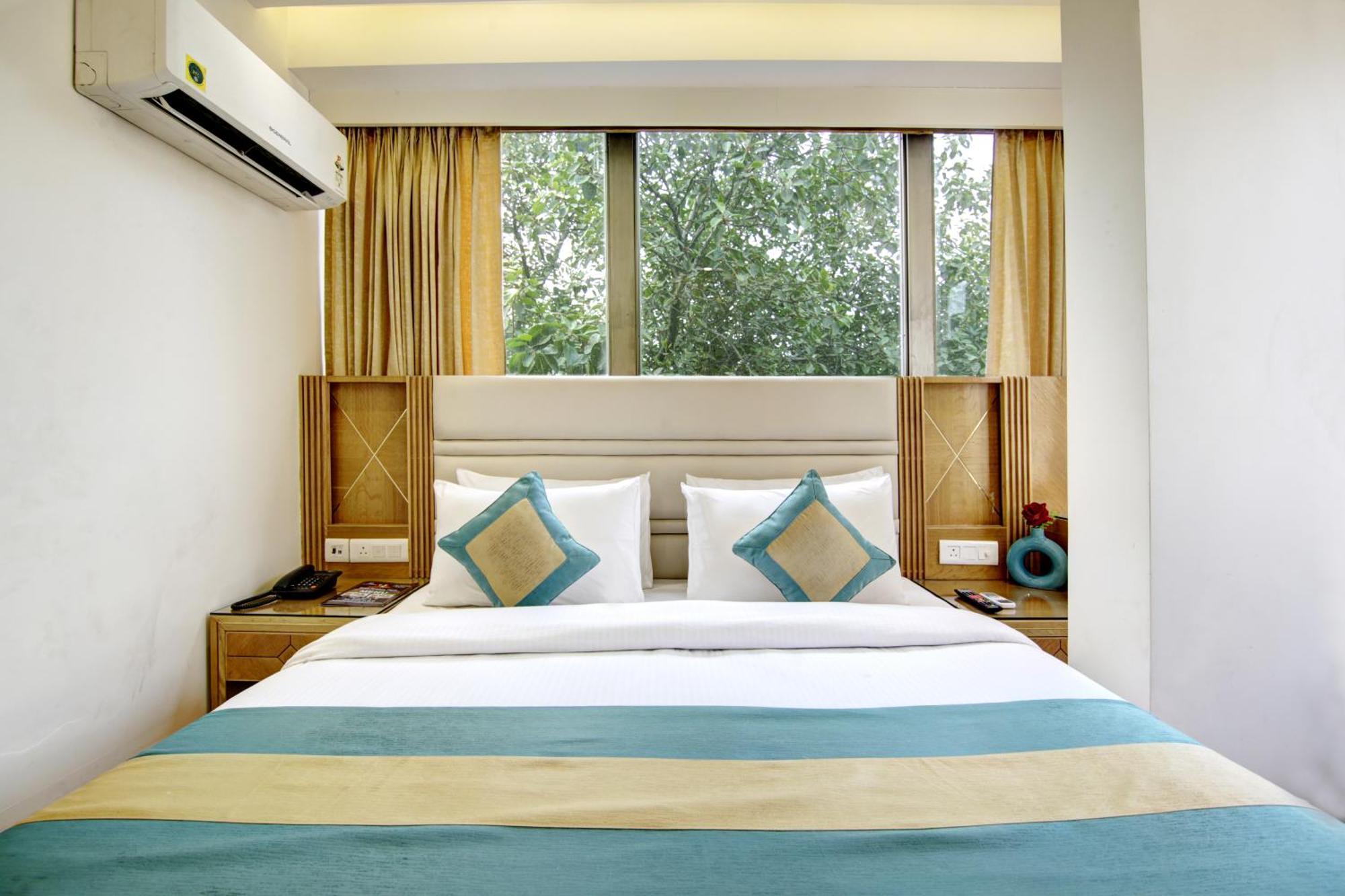 Hotel Krishna Plaza 'New Delhi' - By M S Hospitality Zewnętrze zdjęcie