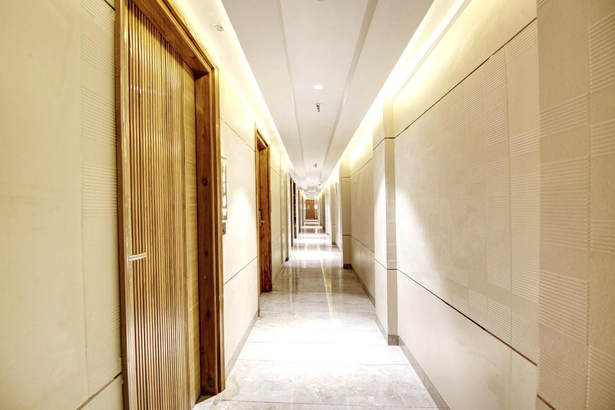 Hotel Krishna Plaza 'New Delhi' - By M S Hospitality Zewnętrze zdjęcie