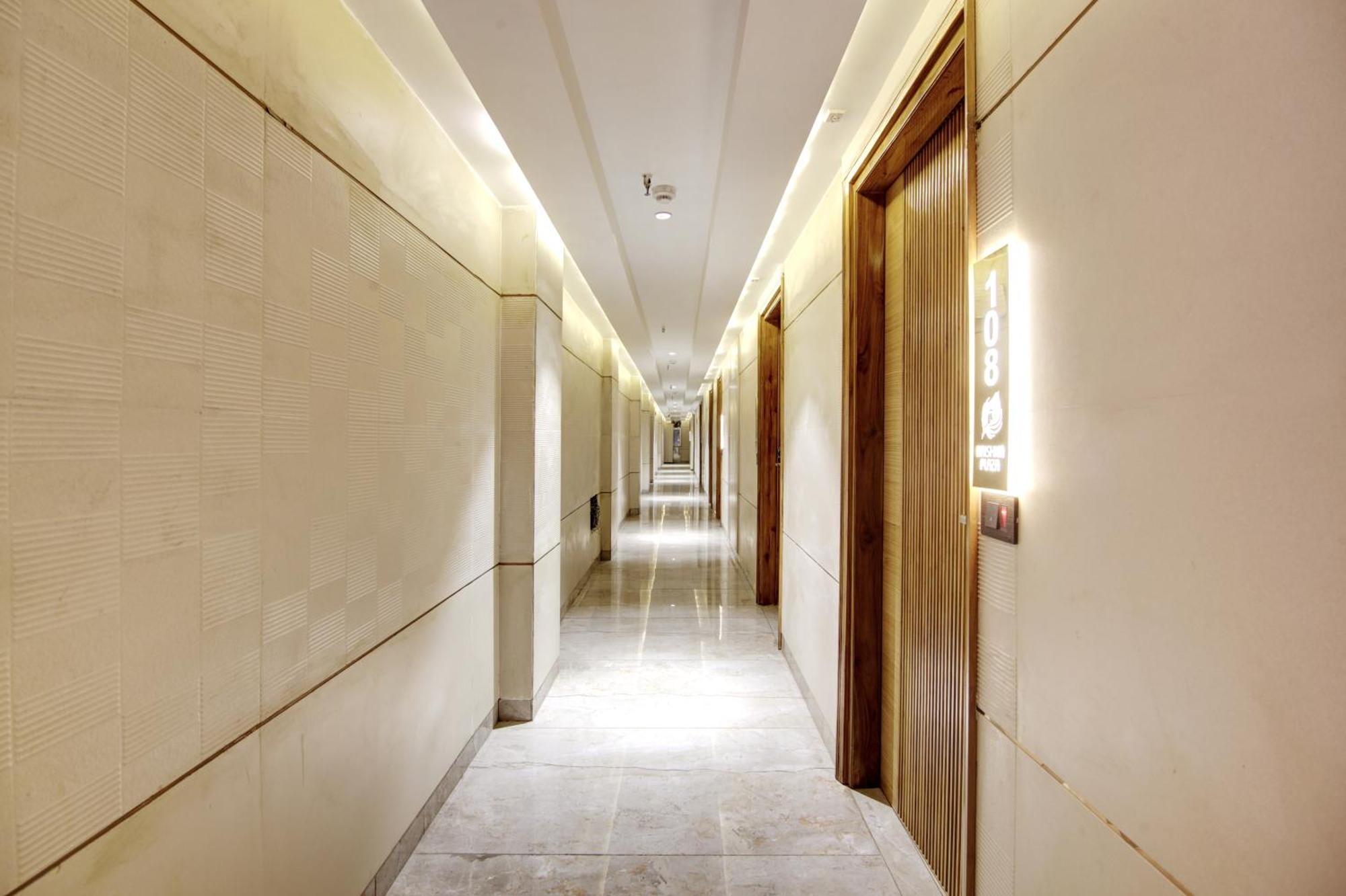 Hotel Krishna Plaza 'New Delhi' - By M S Hospitality Zewnętrze zdjęcie