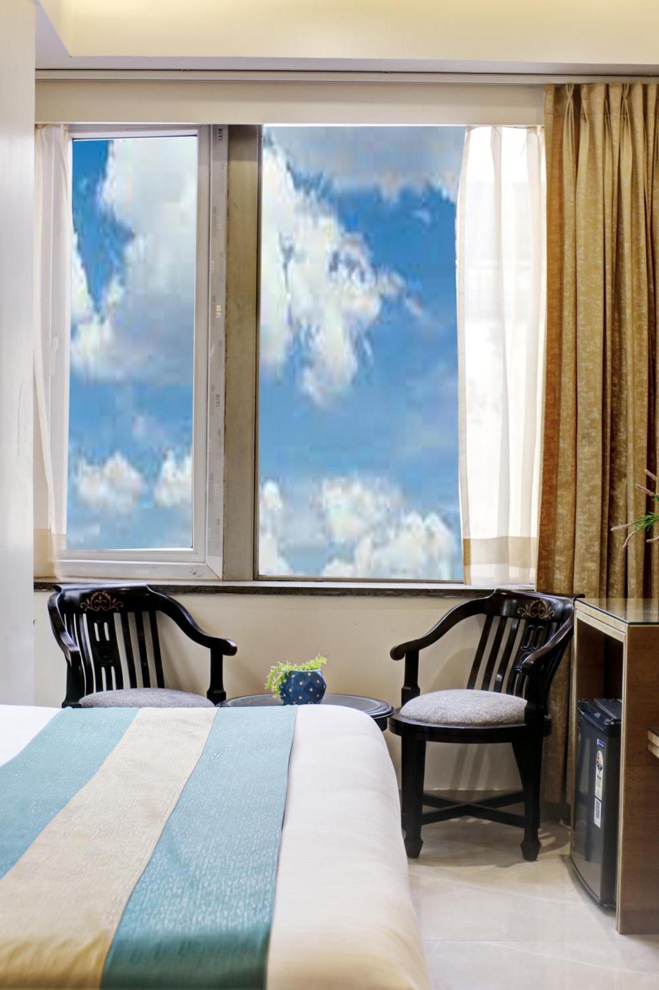 Hotel Krishna Plaza 'New Delhi' - By M S Hospitality Zewnętrze zdjęcie