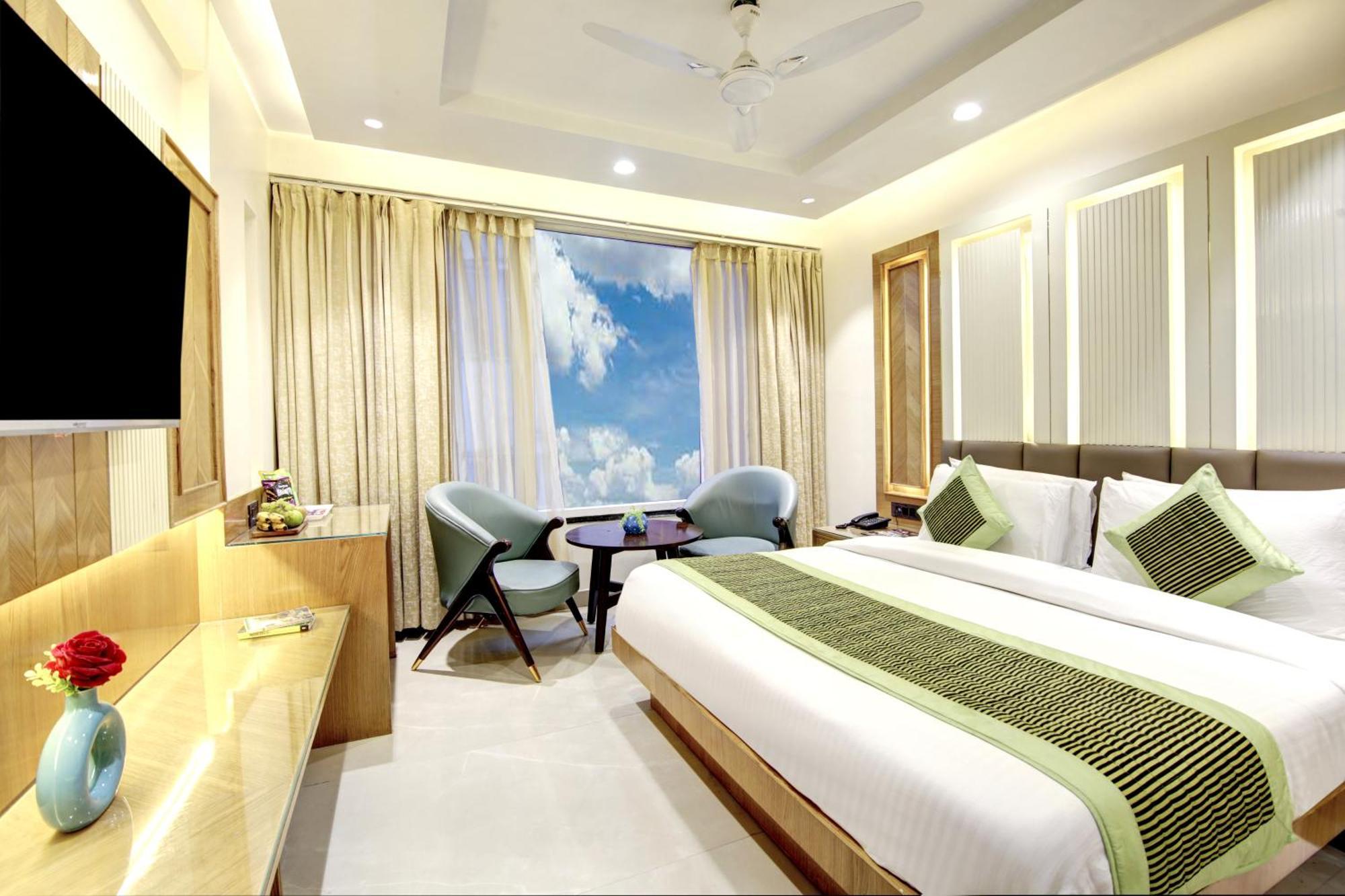 Hotel Krishna Plaza 'New Delhi' - By M S Hospitality Zewnętrze zdjęcie