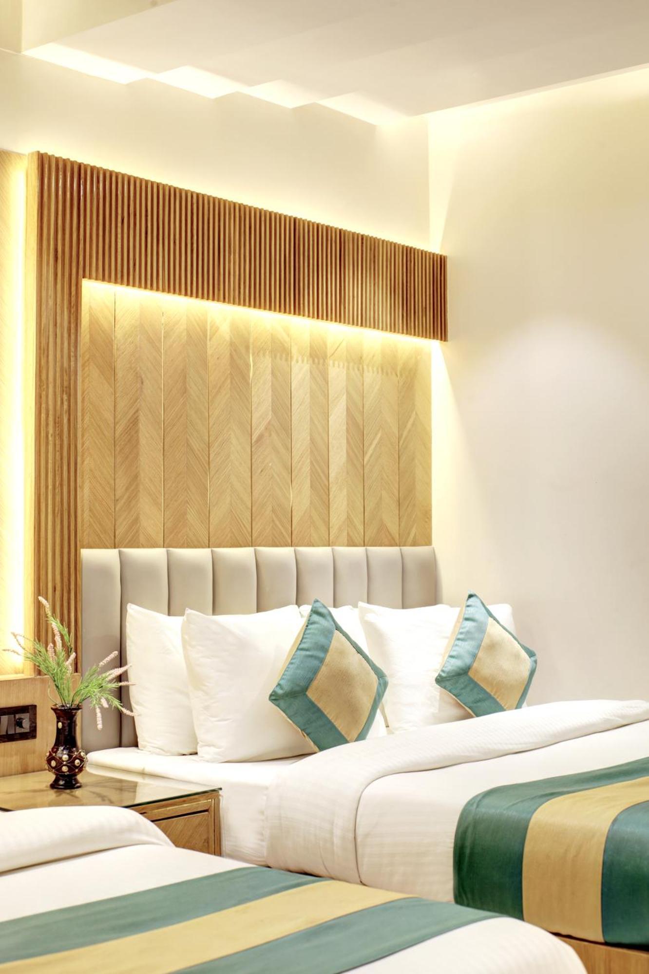 Hotel Krishna Plaza 'New Delhi' - By M S Hospitality Zewnętrze zdjęcie