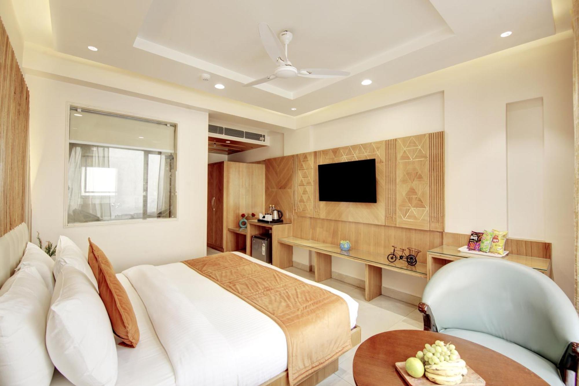 Hotel Krishna Plaza 'New Delhi' - By M S Hospitality Zewnętrze zdjęcie