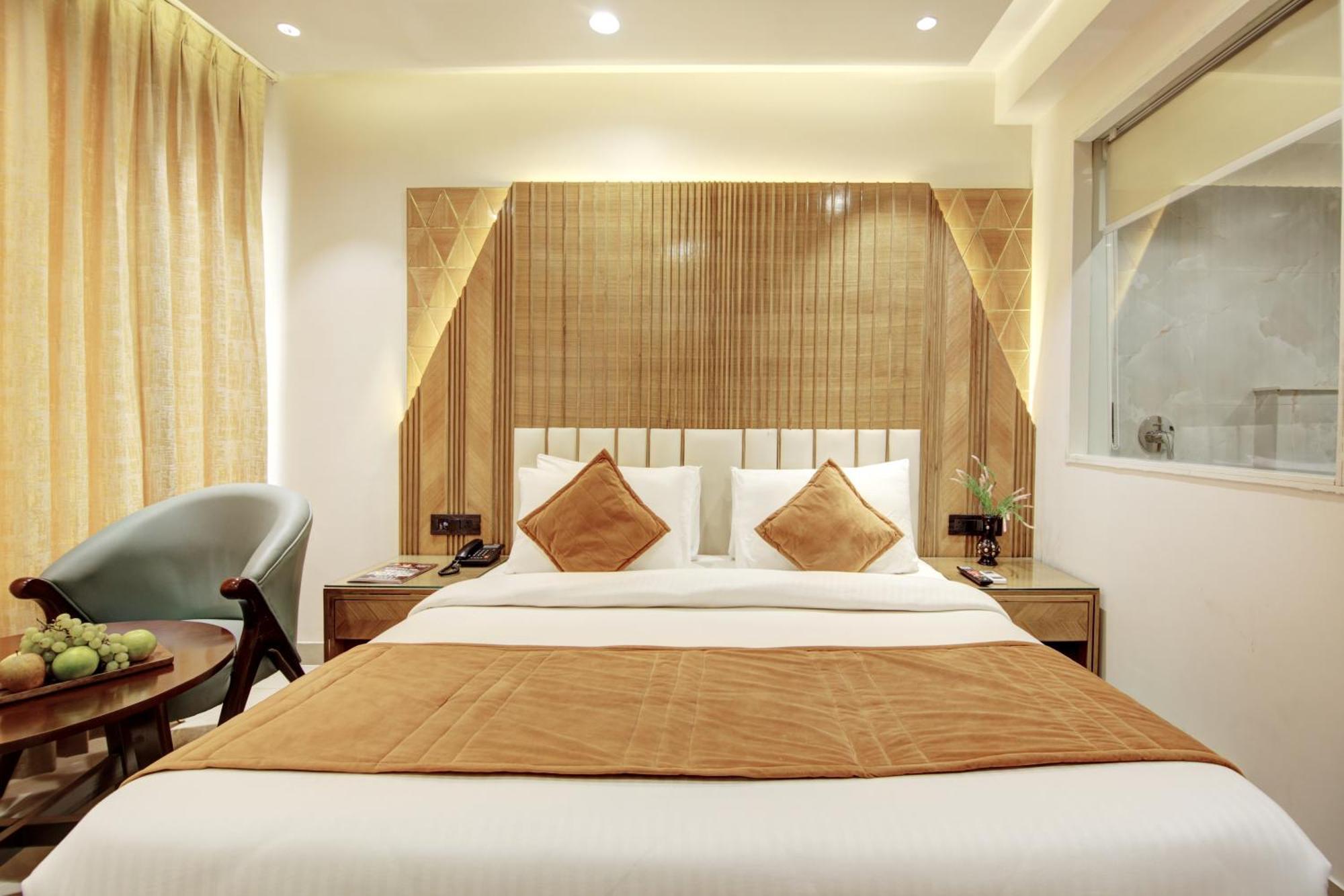 Hotel Krishna Plaza 'New Delhi' - By M S Hospitality Zewnętrze zdjęcie