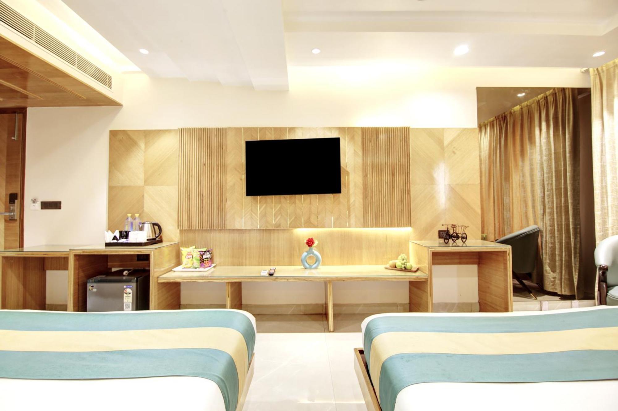 Hotel Krishna Plaza 'New Delhi' - By M S Hospitality Zewnętrze zdjęcie
