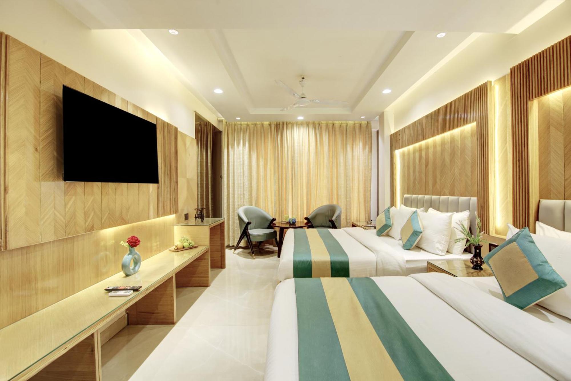 Hotel Krishna Plaza 'New Delhi' - By M S Hospitality Zewnętrze zdjęcie